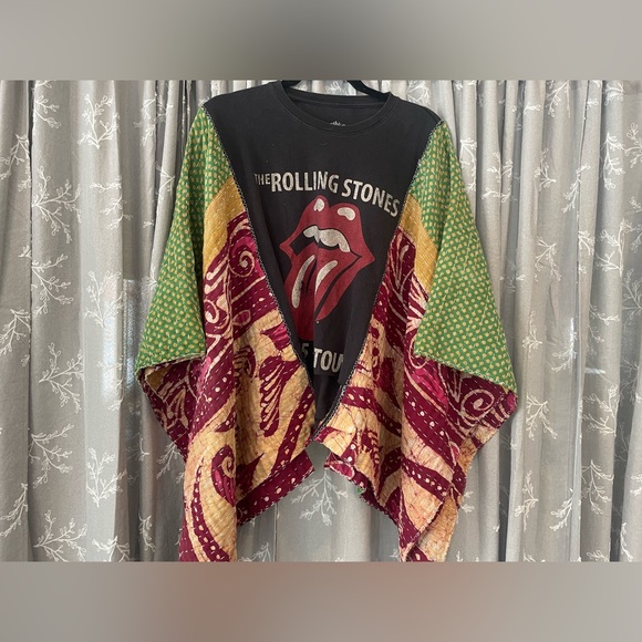 Rolling Stones Upcycled Tee with Kantha Sleeves Oversized Tunic Boho Poncho - Picture 4 of 5